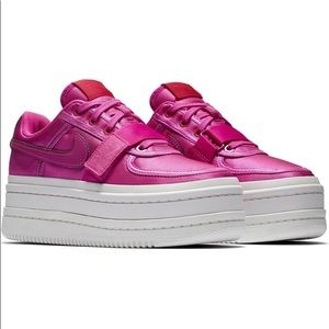 NWT Nike vandal 2k sneaker hot pink.